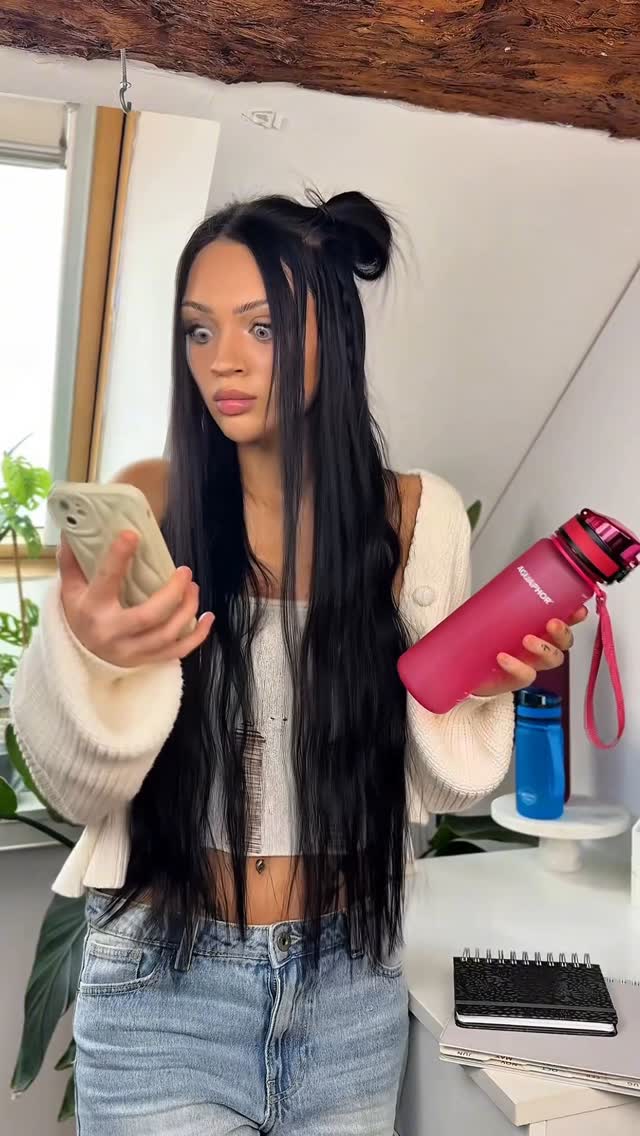 Instagram post by @ola.radziun for Aquaphor. Caption reads: Znajdź swój styl nawodnienia i weź udział w....