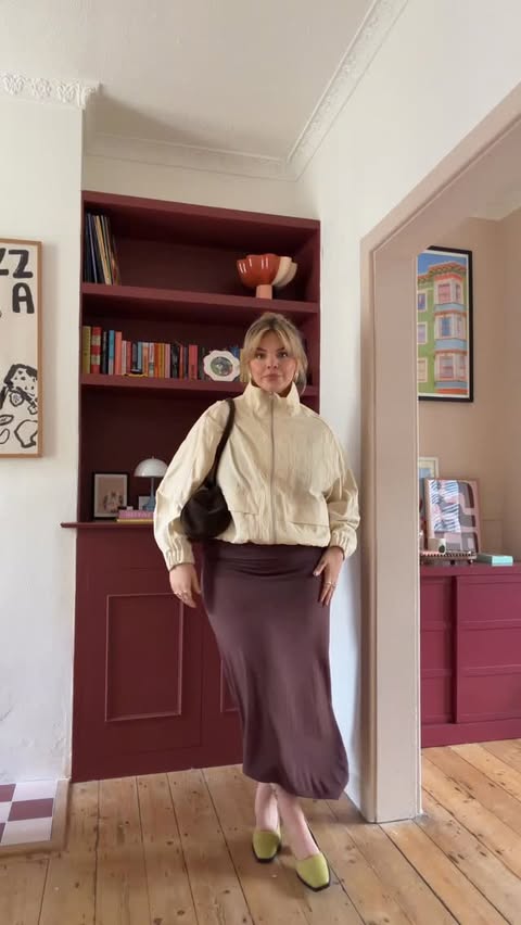 Instagram post by @libsfaulk for OMNES. Caption reads: [...] an elite colour combo 💛🤎 Top & Skirt....