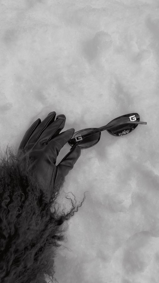 Instagram post by @anoukdelphine for Moon Boot. Caption reads: [...] bag @prada 
sunnies @gucci 
boots @moonboot....