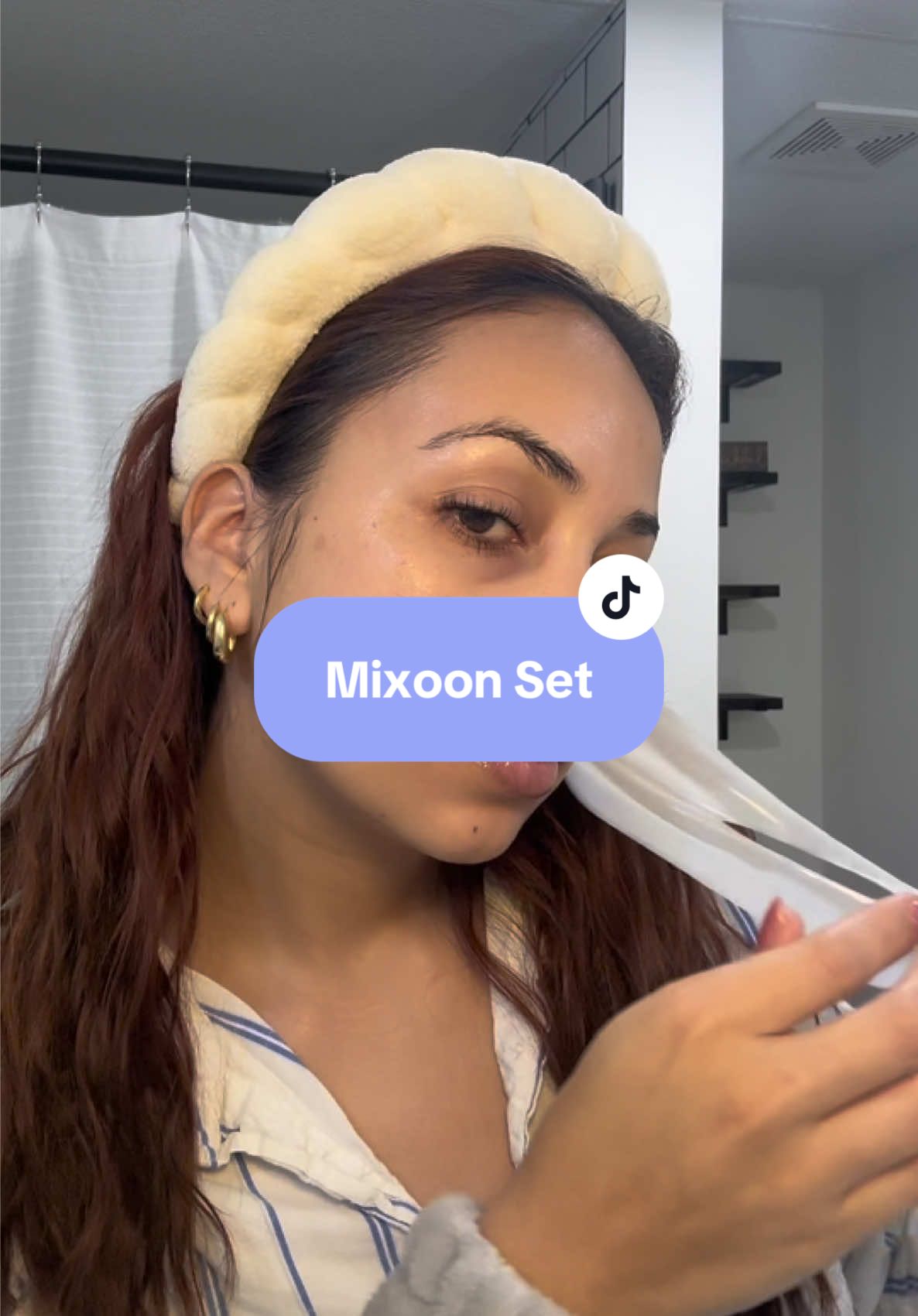 TikTok post by @liz_ramirez18 for ANECOES. Caption reads: [...] out of my Balancing mist 😣@mixsoon @ANECOES....