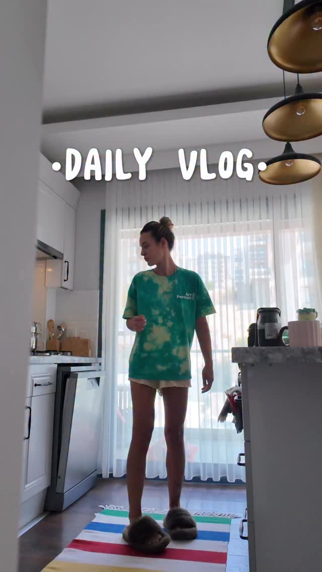 Instagram post by @gizeemozgen for Supplementler. Caption reads: #dailyroutine 🌸

#reklam.