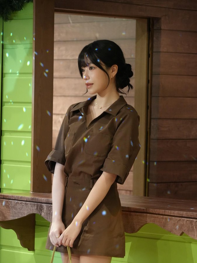 Instagram post by @zo__glasss for Longchamp. Caption reads: Cocooning on Ice ❄️

@longchamp 

#롱샴 #Longchamp....