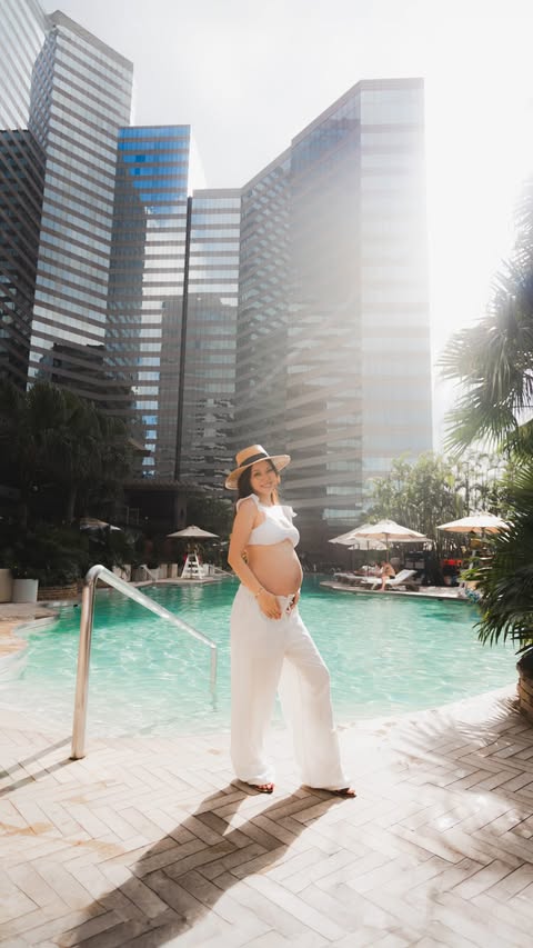 Instagram post by @heideexyz for Hyatt. Caption reads: [...] a quick staycation last month at Grand Hyatt....