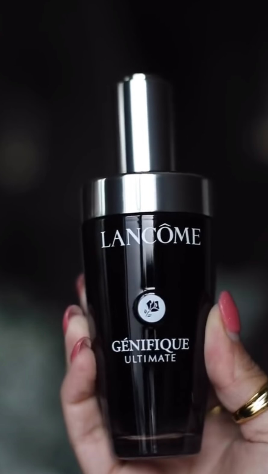 Instagram post by @sujatasinghraju for Sunday Riley. Caption reads: [...] GÉNIFIQUE ULTIMATE SERUM @sundayriley C.E.O....