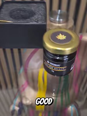 TikTok post by @gileraa for Stronglife. Caption reads: If U Kno U Kno 😁😁🚀 @stronglife Shilajit.