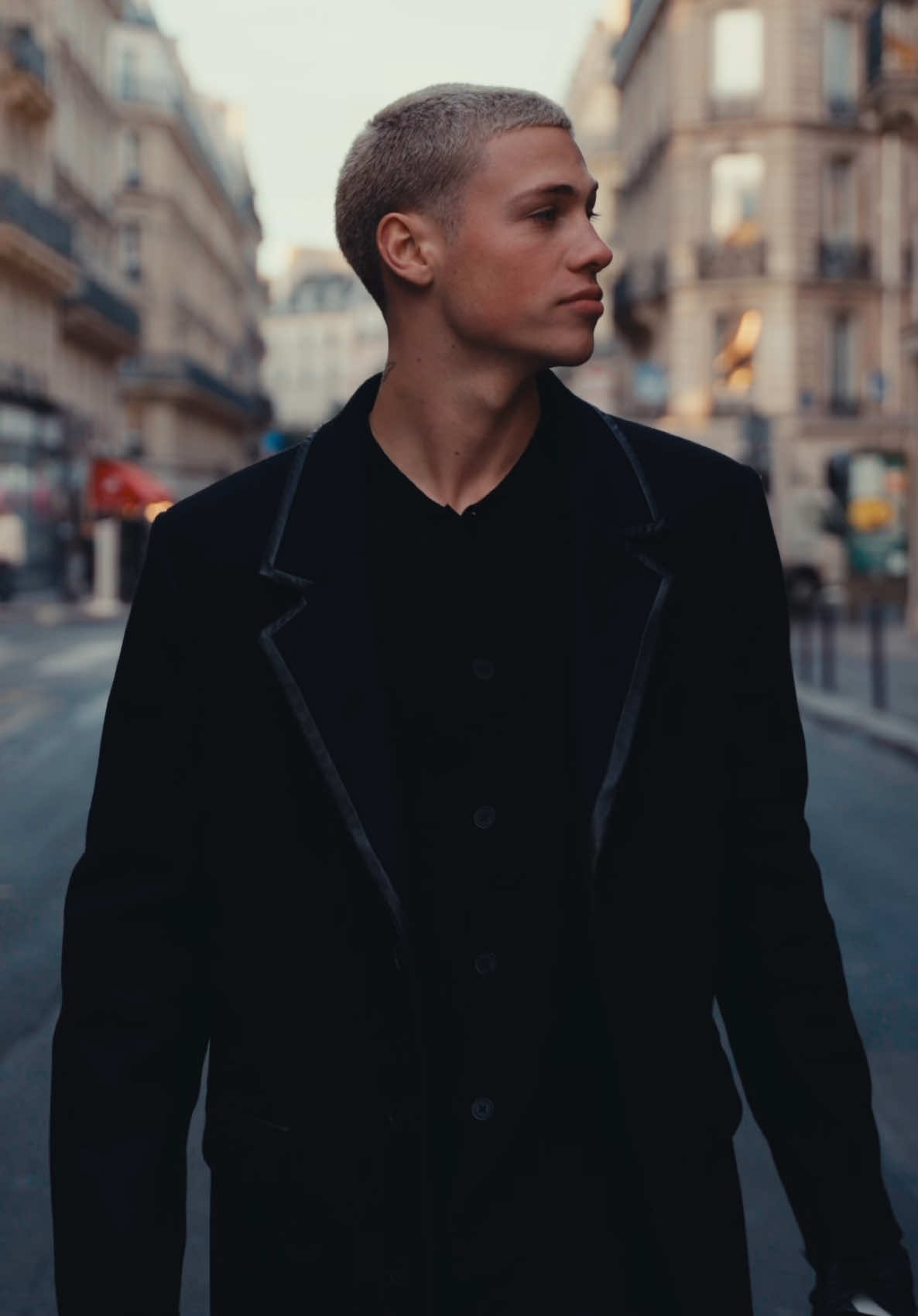 TikTok post by @sinetmatteo for Trade Republic. Caption reads: "Invest easily with @Trade Republic Simple, fast,....