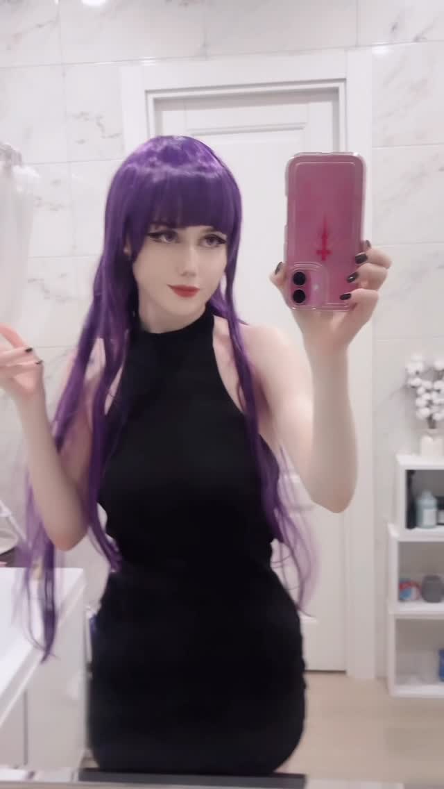Instagram post by @_your_lei for RoleCosplay. Caption reads: Fern Cosplay 💜 Wig from: @rolecosplaycostume....