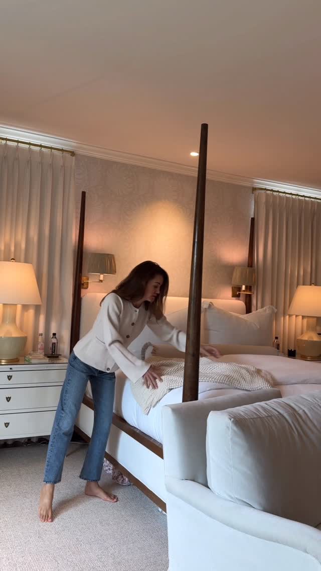 Instagram post by @amyhavins for Jenni Kayne. Caption reads: elevated everyday essentials 🤍🍂☕️ @jennikayne....