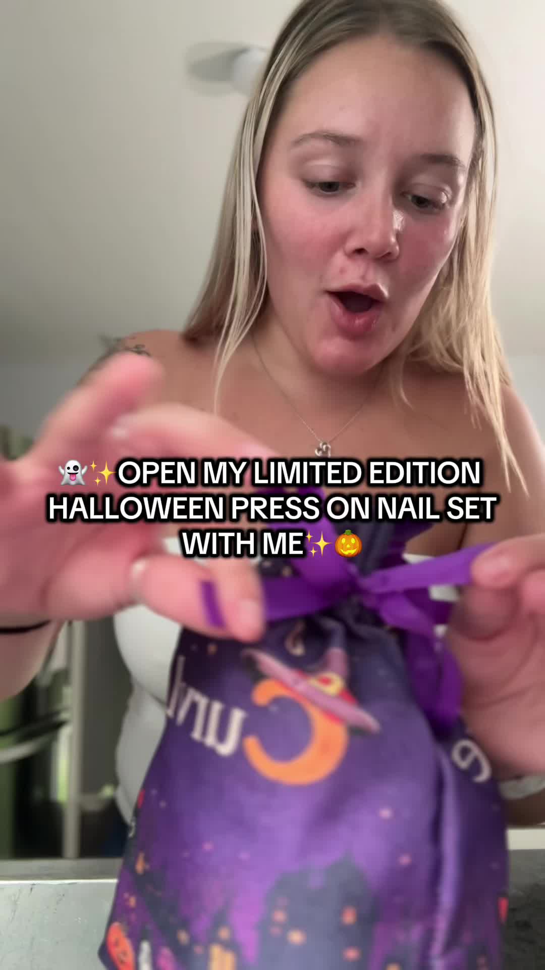 TikTok post by @emma.ry for CurvLife_official. Caption reads: Where are my press on nail girlies at??!! YOU NEED....
