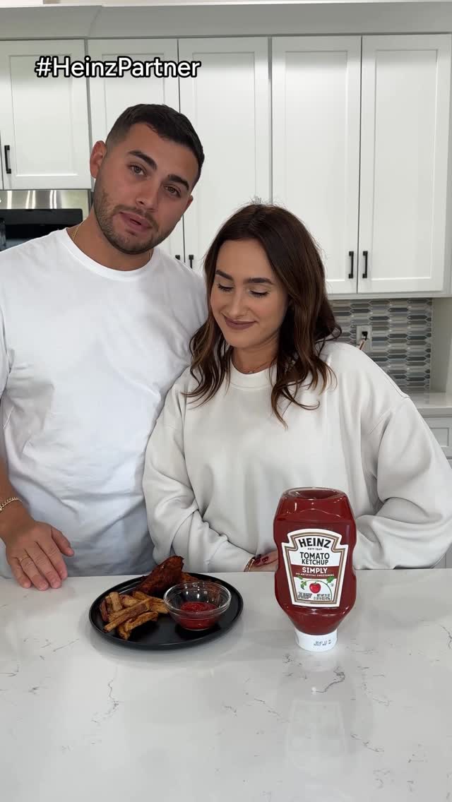 Instagram post by @_gabbycarlin for Heinz. Caption reads: Dinner doesn’t have to be complicated to be....