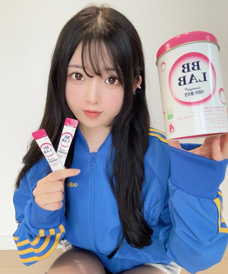 Instagram post by @ayakuru26 for Nutrione. Caption reads: Nutorione BB LAB 低分子コラーゲン🎀 22022年韓国オリーブヤングアワード....