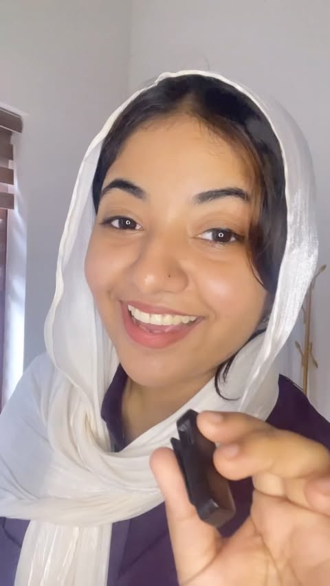 Instagram post by @nafida.rahman for Fixderma. Caption reads: [...] for Link❤️ Change your shampoo 🧴❌ .....