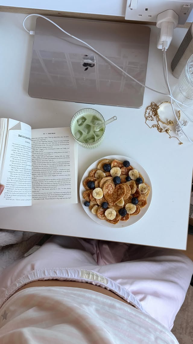 Instagram post by @etalieculverwell for Centrum. Caption reads: Centrum is not a substitute for a varied diet....