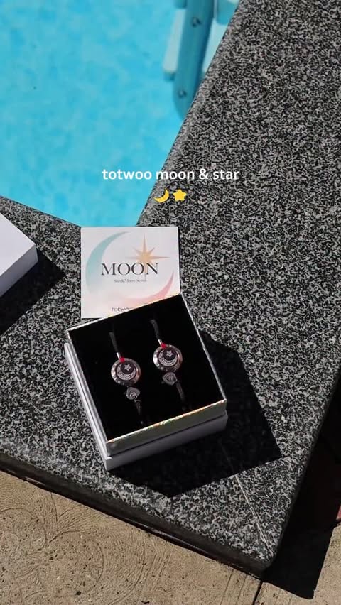 Instagram post by @chkhugc for totwoo Smart Jewelry. Caption reads: No matter how busy life gets, the people who truly....