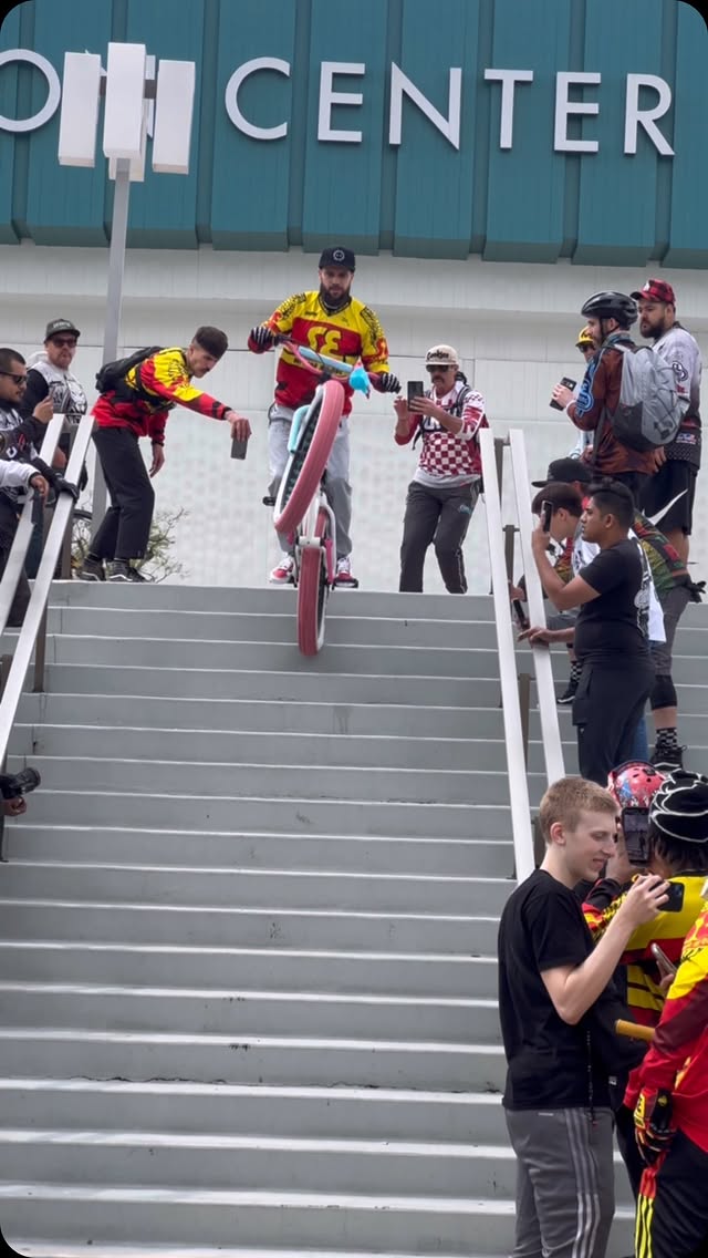 Instagram post by @hoodrichbikelife for SE Bikes. Caption reads: Legendary‼️ @sebikes.