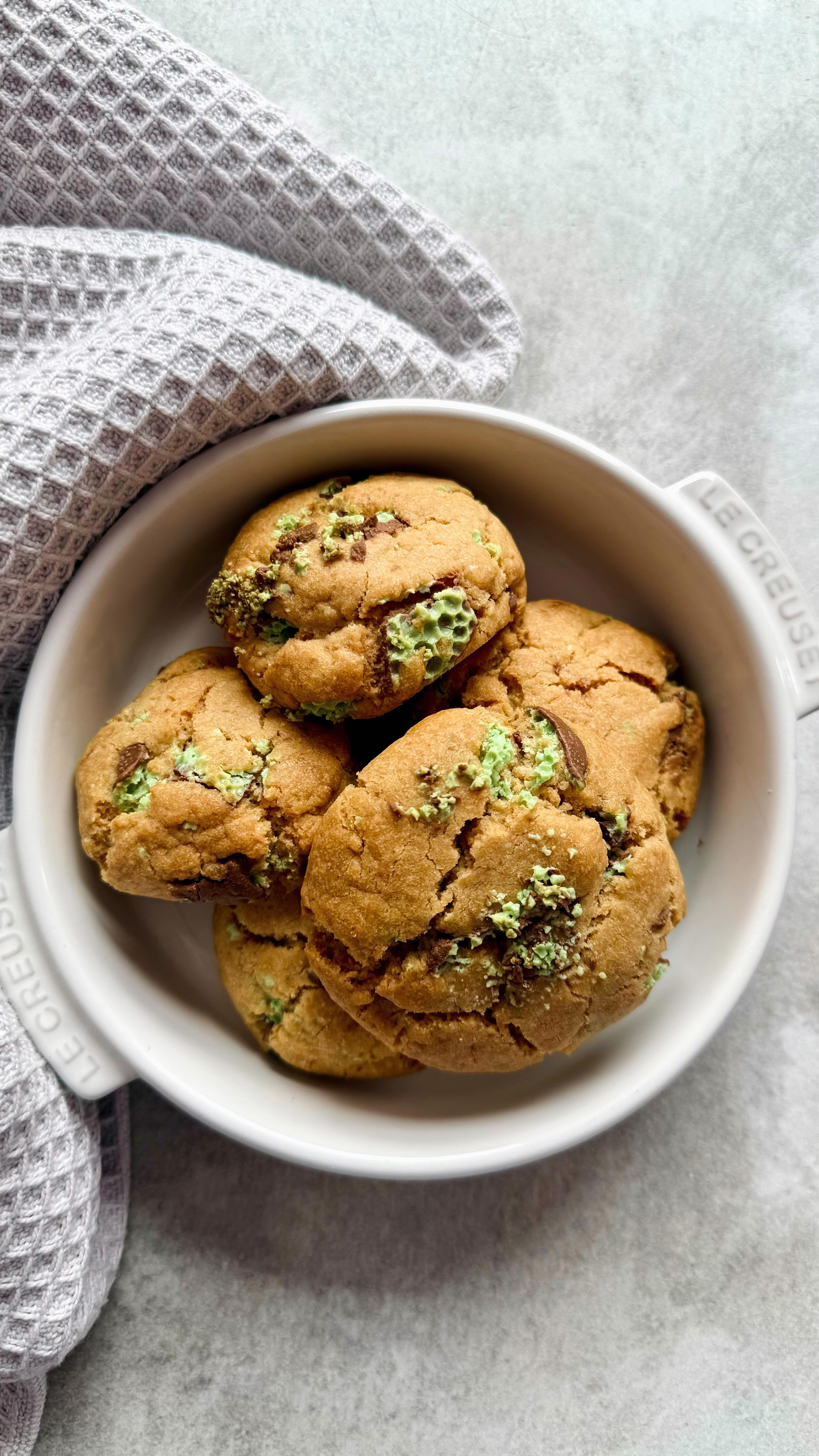 Instagram post by @kgomiskitchen for Instant Pot. Caption reads: PEPPERMINT CRISP COOKIES 🍪💚 in the @instantpotsa....