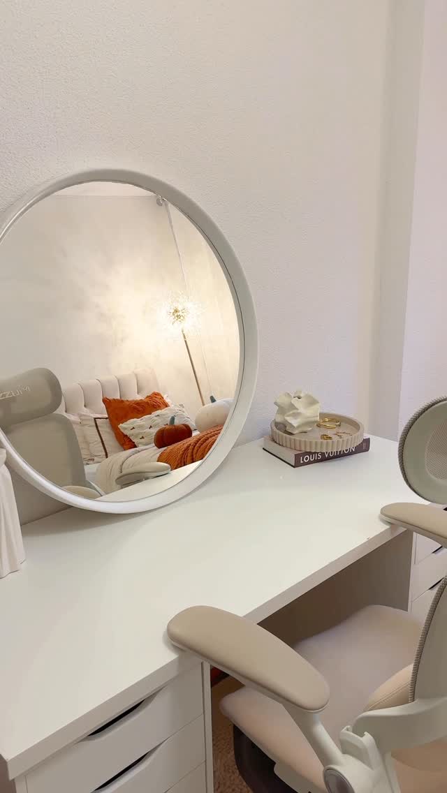 Instagram post by @sally_sttar for Voghion. Caption reads: شو رأيكم بالإضاءة من موقع ✨voghion

【Code[Ngn ] to....