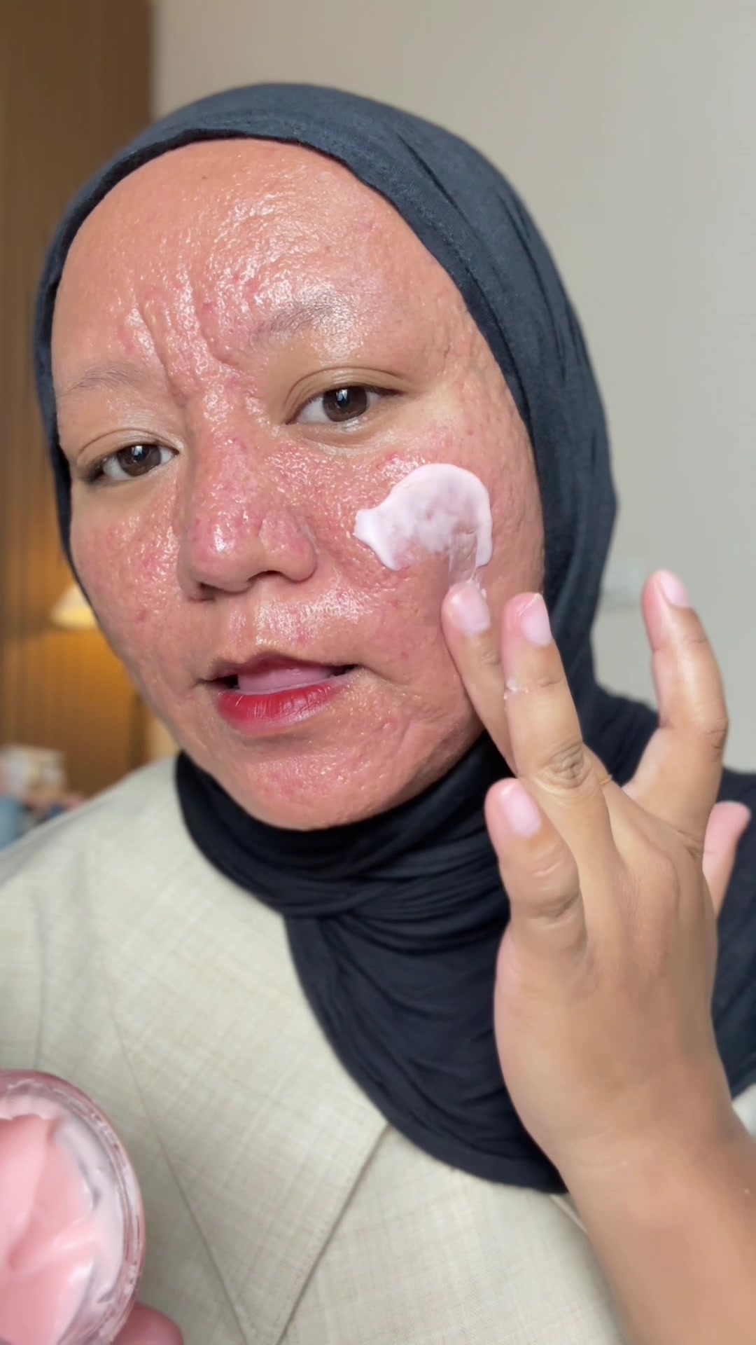 TikTok post by @rikawdwt21 for L’Oréal Paris Indonesia. Caption reads: Bener bener devinisi lipa Niacinamide kalo ketemu....