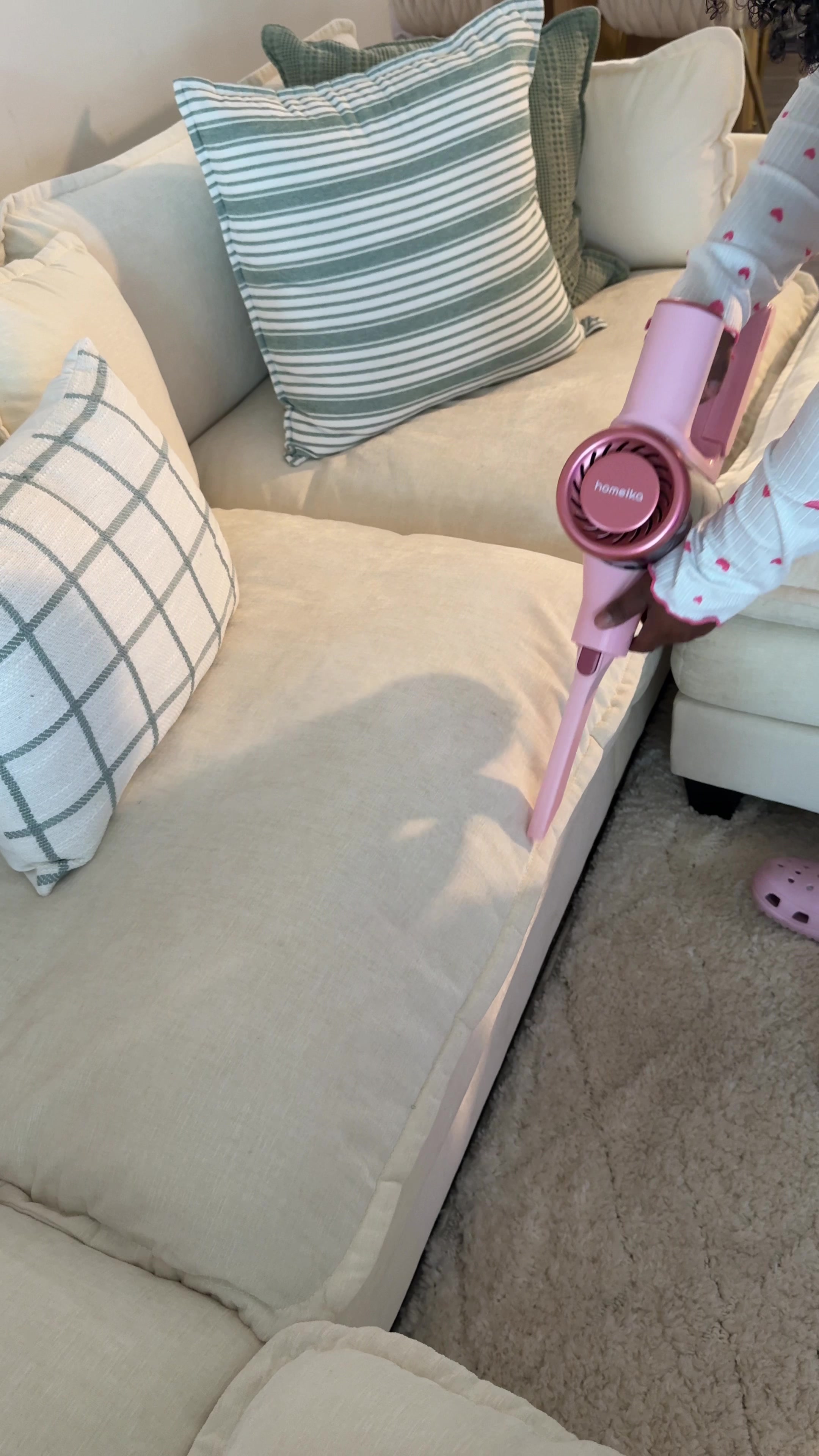 TikTok post by @amazing.marisss for Homeika. Caption reads: Look how pink so prettyyyyy 🤭🩷💕 , if it’s pink....