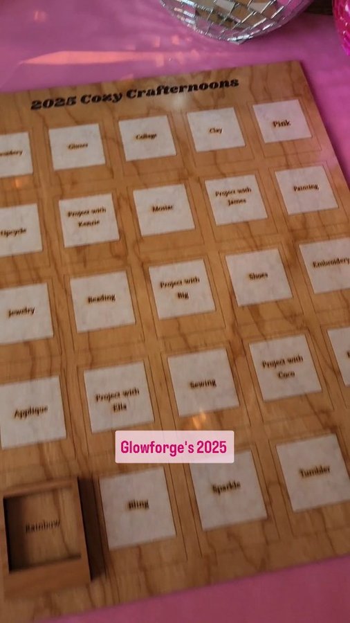 Instagram post by @laurenquigleycreations for Glowforge. Caption reads: [...] you to craft along live with the @glowforge....