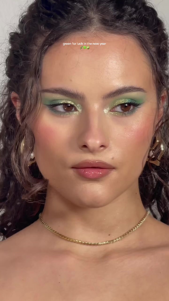 TikTok post by @jessiscg for Freck Beauty. Caption reads: [...] beauty crocodile rock eye paint @Freck....