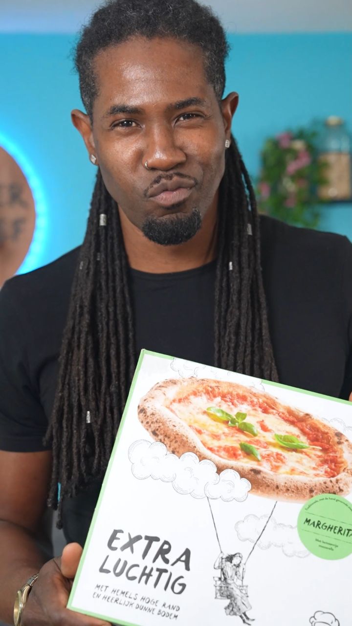 Instagram post by @superdushichef for Albert Heijn. Caption reads: #AD - @pizzagustavogusto daagde me uit om een....