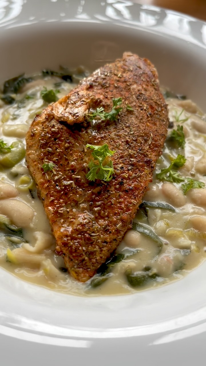 Instagram post by @mumsglasgowmeals for Degusta Box. Caption reads: Creamy leek and cannellini beans with pan fried....