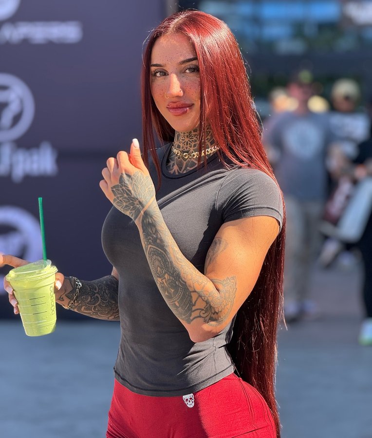 Instagram post by @bakharnabieva for Gymreapers. Caption reads: are you with me , against me? 🥀🫀
@gymreapers.