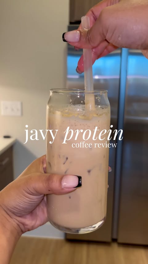 Instagram post by @aleeahwensday for Javvy Coffee. Caption reads: [...] my new go to coffee omggg 😩👏🏾....