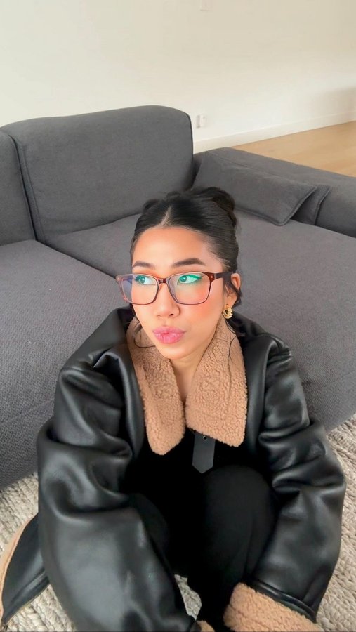 Instagram post by @denibearrr for Oscar Wylee Eyewear. Caption reads: [...] both @oscarwylee ⭐️ #oscarwylee....