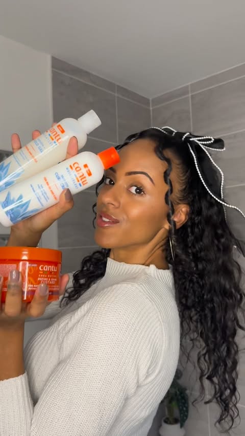 Instagram post by @jamienorouzi for Cantu Beauty. Caption reads: [...] of my favourite Cantu products🎄🤍....