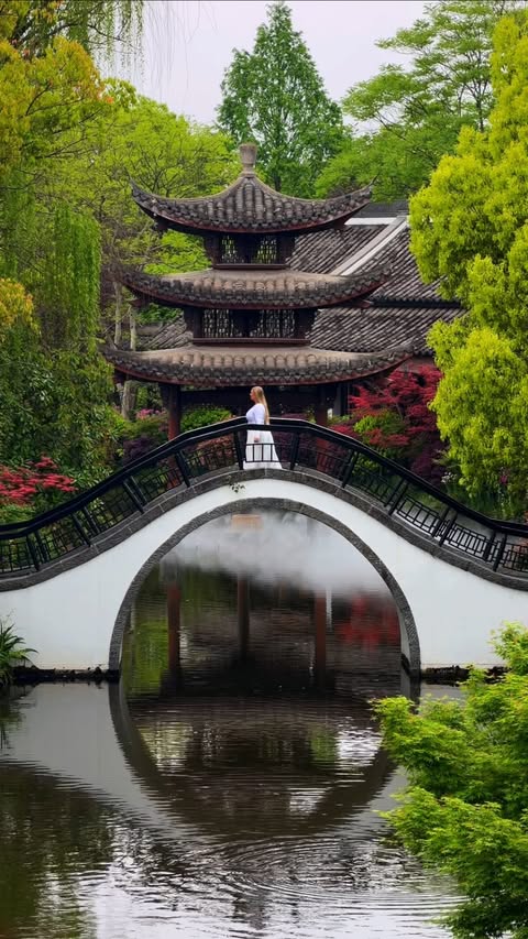 Instagram post by @georgeandcris for Best Western Hotels & Resorts. Caption reads: You & me + China?! 😍🇨🇳 👇 Bucket List China....