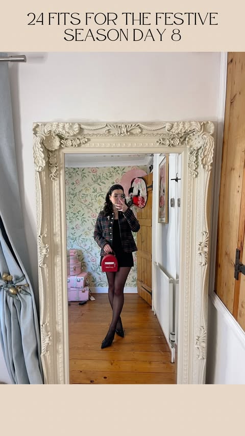 Instagram post by @hellomissjordan for THOMAS SABO. Caption reads: 24 FITS FOR THE FESTIVE SEASON DAY 8 🎄 A little....