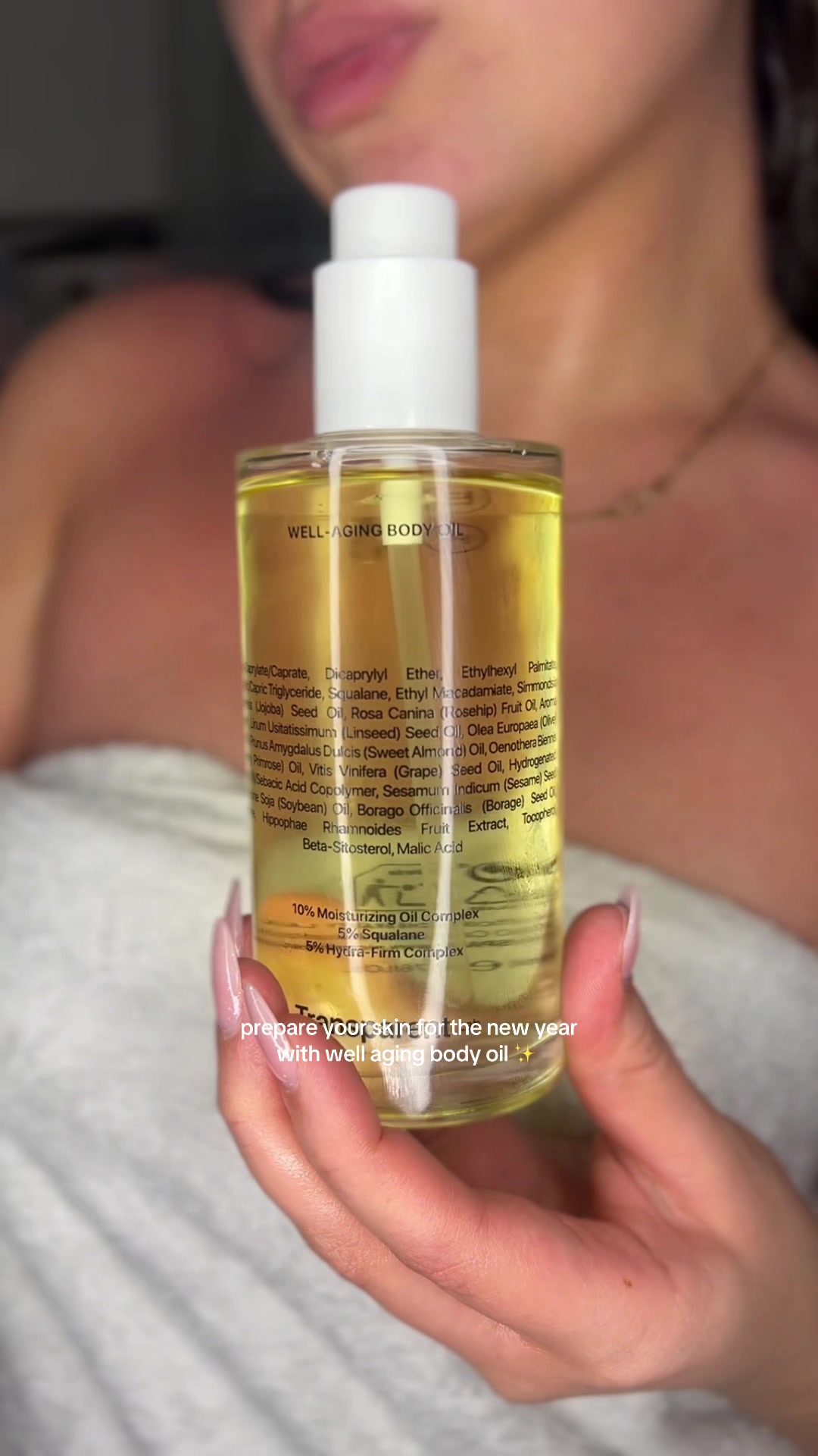 TikTok post by @busesusenn for Niche Beauty Lab. Caption reads: [...] year 🫶🏻Well aging body oil by @Niche....