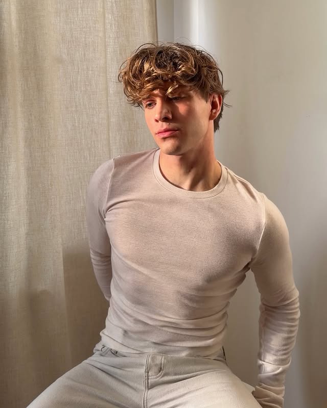 Instagram post by @lejsibrahimovic for John Frieda. Caption reads: After the rush, there’s recovery.
Cold days call....