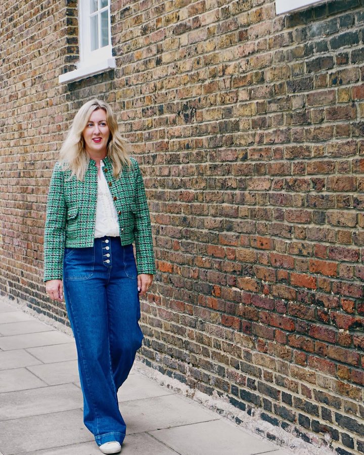 Instagram post by @wearsmymoney for Oasis Fashion. Caption reads: [...] Obvs I picked this green one from....