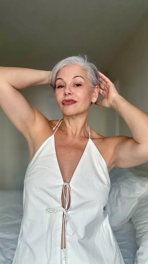 Instagram post by @momandpalettes for Beekman 1802. Caption reads: ✨ Unboxing time ✨
New beauty drops just landed and....