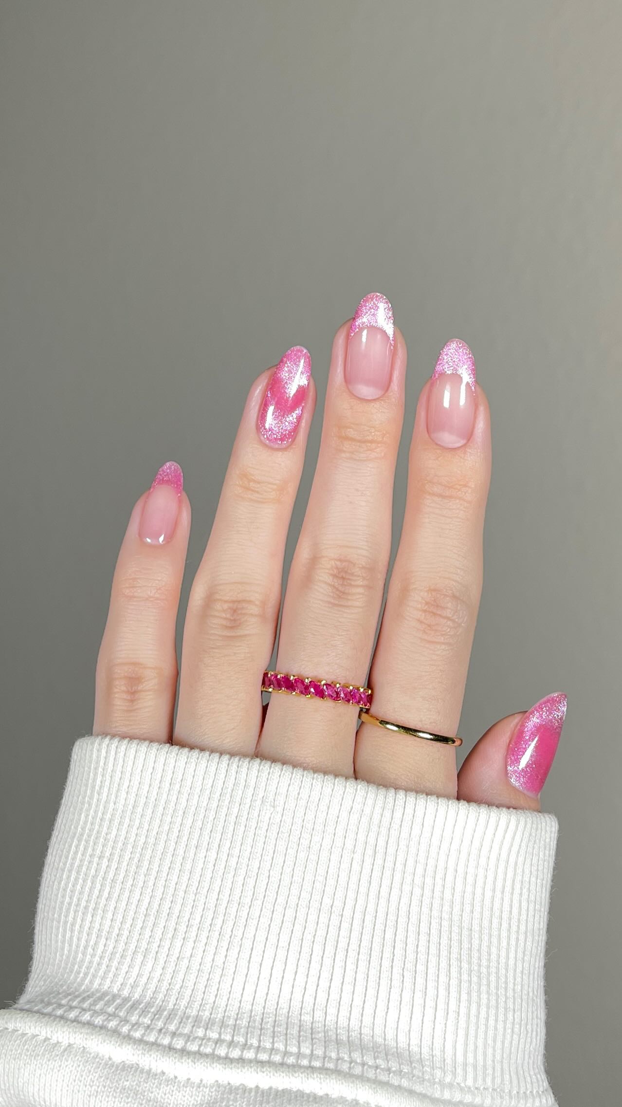 Instagram post by @heajiheaji for Le Mini Macaron. Caption reads: pink velvet hearts💞✨🫧

using the new Le Mini Cat....