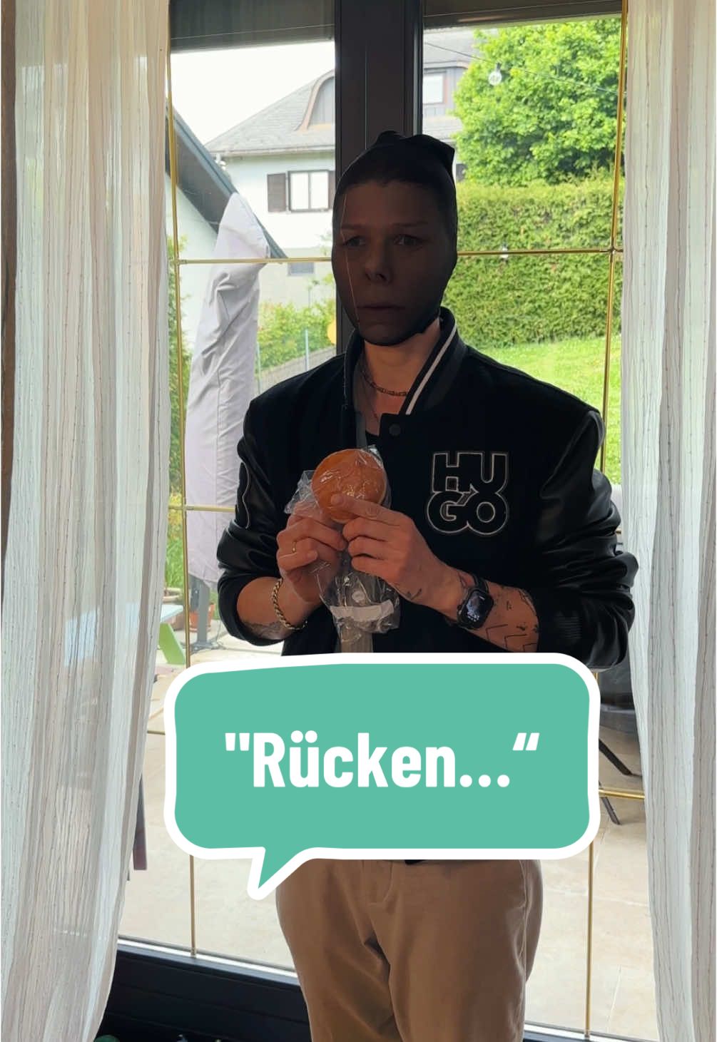 TikTok post by @virginiaernst for Emma Sleep NL. Caption reads: Anzeige/ Nur "Rücken“ gibts nicht 😂😂 Aber wenn....