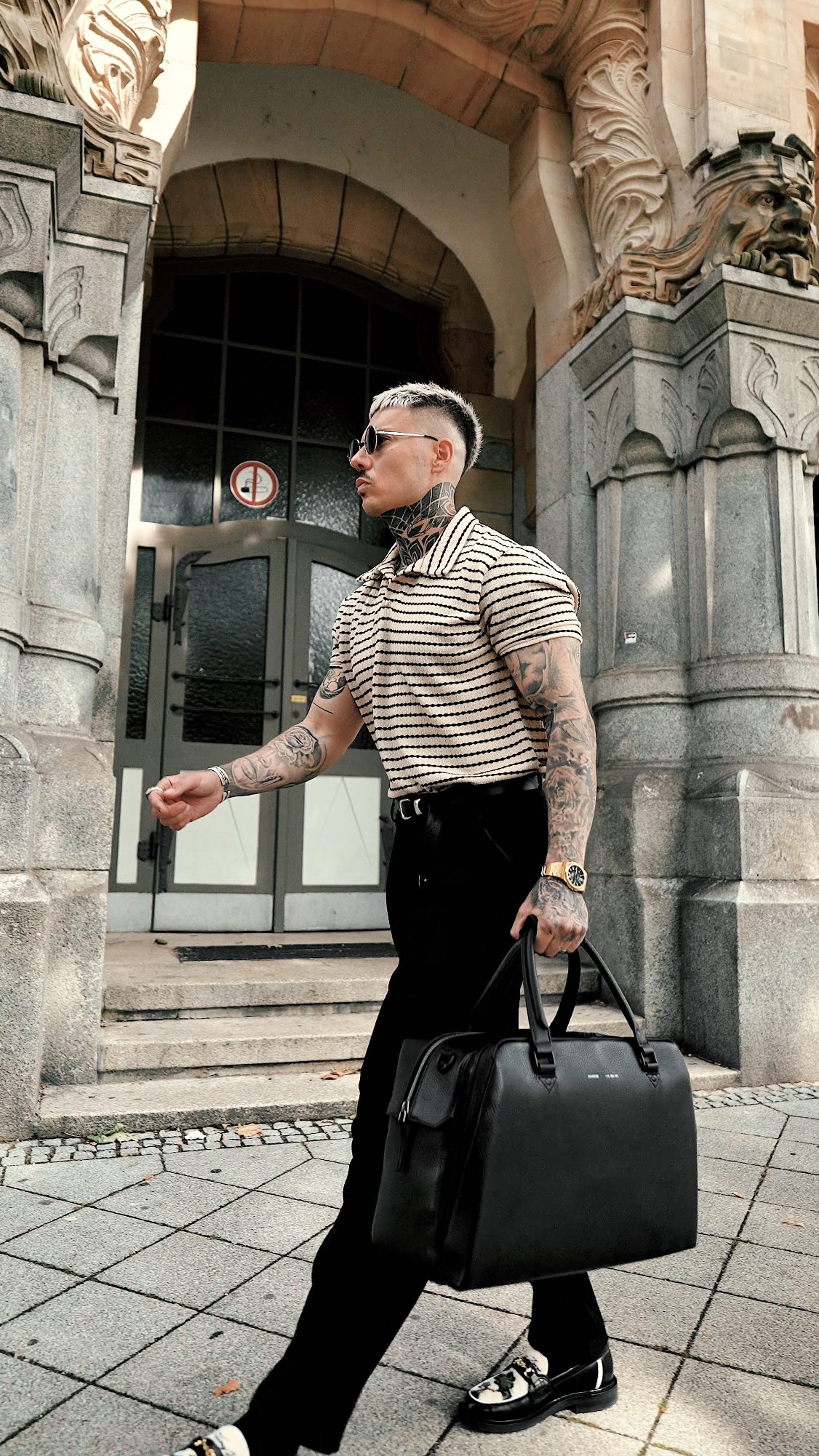 Instagram post by @arturkramer_ for GRAMS28. Caption reads: Ad | „The 181 Voyager Duffle by @grams28 is....