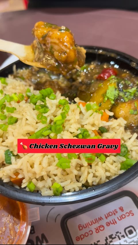 Instagram post by @cutedivya111 for Chinese Wok. Caption reads: [...] 🤯🍜 धनबाद वालों, अगर अभी तक आपने Chinese....