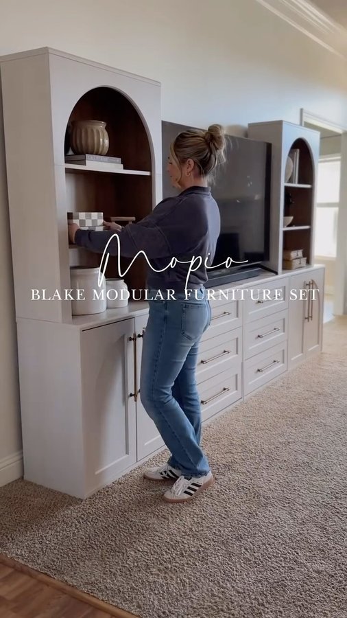 Instagram post by @creatively.crisp for Mopio. Caption reads: [...] links! ✨ 

The modular Blake line from....