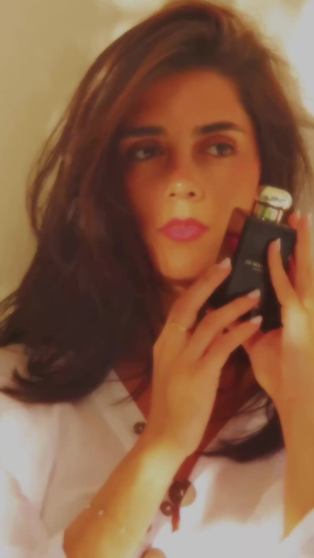 TikTok post by @ivannafloressss for Jo Malone London. Caption reads: [...] como un ritual. Amber Labdanum de Jo Malone....