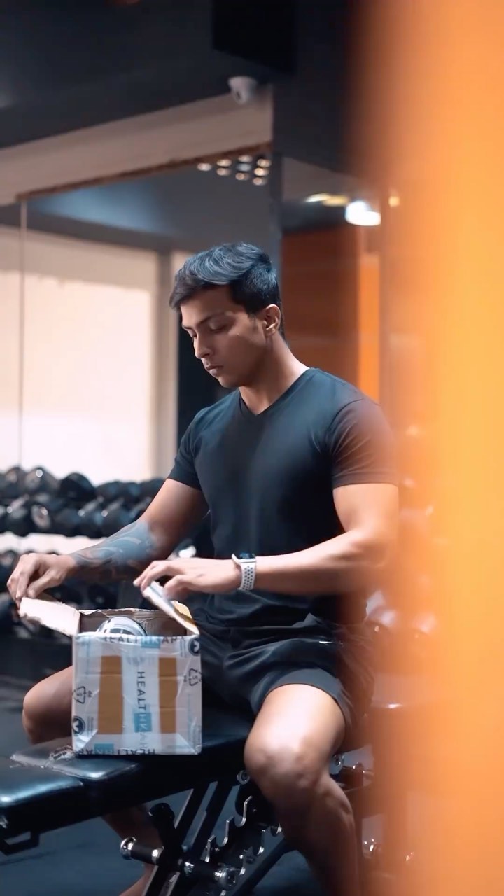 Instagram post by @dayzero_fitness for HealthKart. Caption reads: With #muscleblaze Wrath dose your workout with....