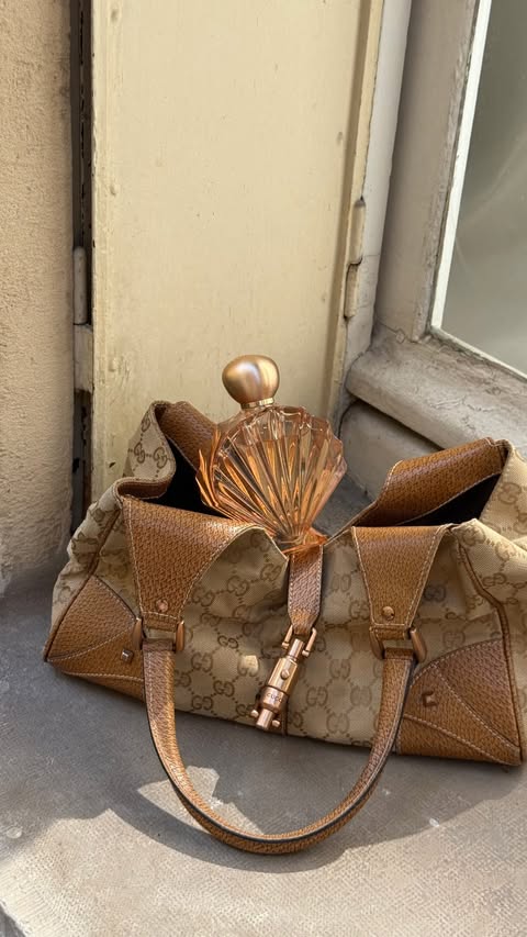 Instagram post by @elisalevallois for NINA RICCI. Caption reads: [...] I’m totally hooked on the new Vénus by....