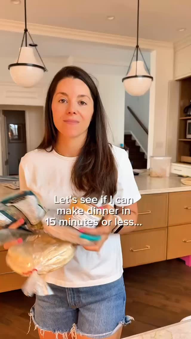 Instagram post by @mamaknowsnutrition for Taylor Farms. Caption reads: I HATE when recipes claim to be fast and they’re....
