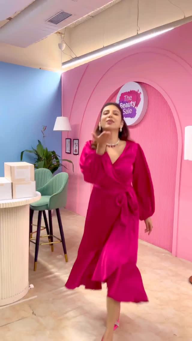 Instagram post by @nehaadhvikmahajan for SUGAR Cosmetics. Caption reads: #bts Behind the scenes of a Fantastic Live Session....
