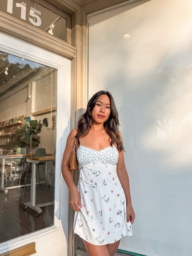 Instagram post by @swagnes_ for HOBO. Caption reads: Strolling around town with my @hobotheoriginal....