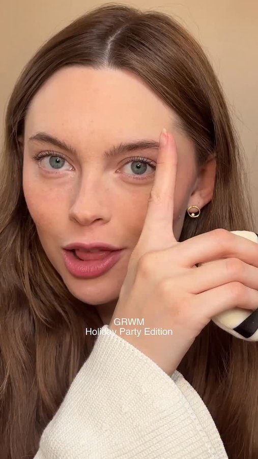 Instagram post by @heyitslanilynn for Laura Mercier. Caption reads: Let’s get holiday party ready with @lauramercier....