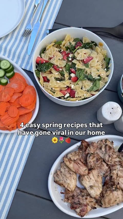 Instagram post by @messybunmotherhood for Food Lion. Caption reads: [...] and easy store bought shortcuts from....